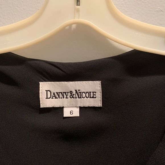 Danny & Nicole Women’s Black Ruched Wrap Style Dress Size 6 Elegant Midi - Picture 3 of 3